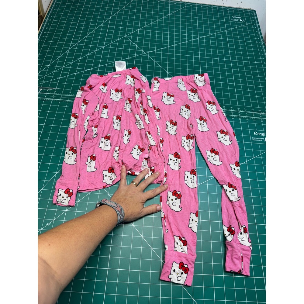 Posh Peanut Hello Kitty Sanrio Ghost Pink Bamboo Pajama Set Kids 7Y 4E11